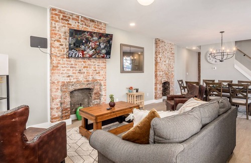 Olde Towne East House | Brand New 3 BR/2BA 5 min to DT Columbus