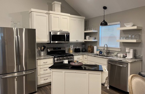 University House | Brand New 3BD/2B Home - 2 min from Baylor U, 3 min from Magnolia
