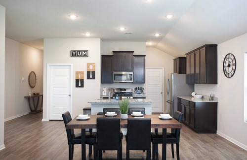 San Antonio House | Brand-New 3BR Brooks Extended Stay W/D WiFi!