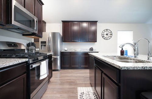 San Antonio House | Brand-New 3BR Brooks Extended Stay W/D WiFi!