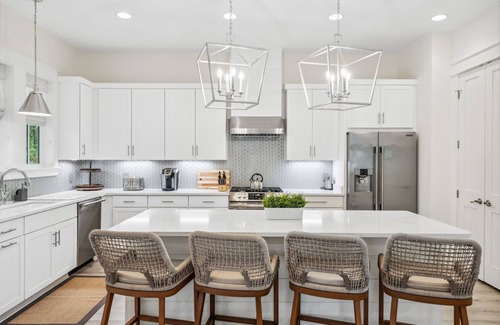 Treetop House | BRAND NEW! 5/4.5 SLEEPS 16! 30A! Close to Pool, Firepit