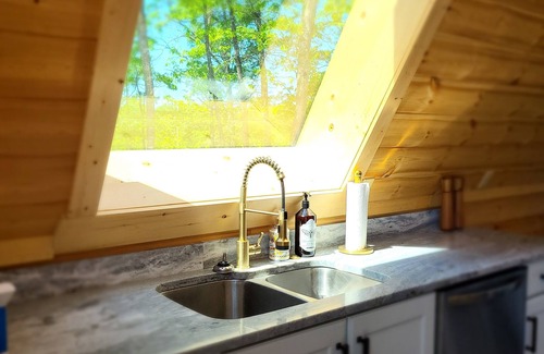 Frenchburg Cabin | Brand new A-frame. Dragonfly Inn, overlooking Daniel Boone National Forest