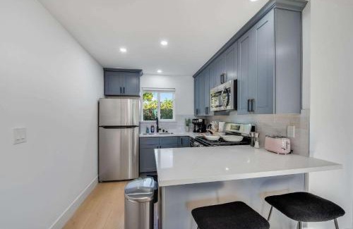 Sunnyvale West House | Brand New Apt W Parking Blocks From Downtown- D
