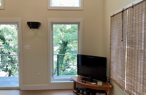 Riva Apartment | Brand new beautiful in-law suite loft above garage with river View