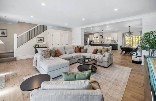 Frankfort House | Brand New Build > Hot Tub > 3 King Beds > 7 Minutes to Buffalo Trace