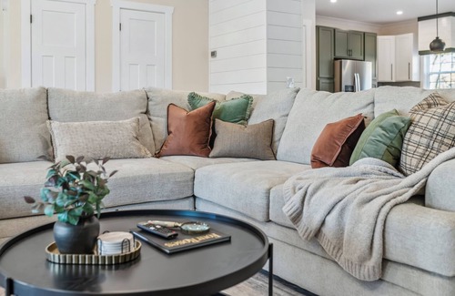 Frankfort House | Brand New Build > Hot Tub > 3 King Beds > 7 Minutes to Buffalo Trace
