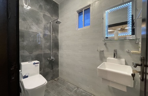 D.H.A. House | Brand new building with 8 bedrooms, 6 bathroom, 3 kitchen with luxury appliances