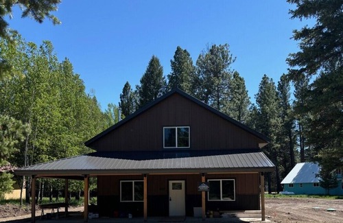 Lincoln Cabin | Brand new cabin in the woods, 5 minutes from Lincoln and the Blackfoot River.