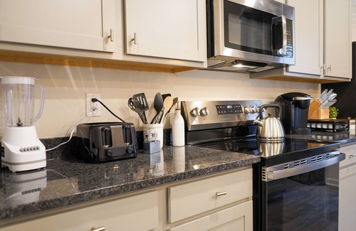 Opelika House | Brand New Construction -Modern 3/2.5 Near Auburn Campus & RTJ Golf Trail