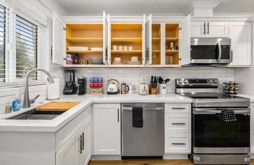 Picnic Point-North Lynnwood Apartment | Brand New Designer's Stylish 1BR Home - 1min to I5