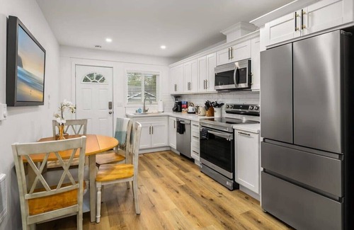 Picnic Point-North Lynnwood Apartment | Brand New Designer's Stylish 1BR Home - 1min to I5