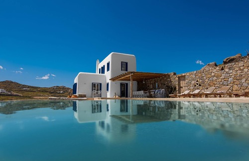 Ano Mera House | Brand New family 2-villa Complex With Great views,Pool, Peaceful Surroundings