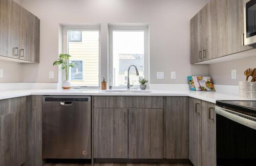 Anacortes House | Brand New Fully Updated Condo 906 in Anacortes