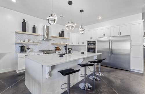 Hurricane House | BRAND NEW HOME! Large Pool, small putting green