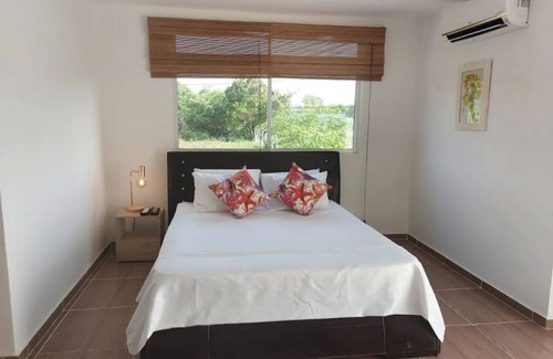 Papare Cottage | Brand New Home With Oceanview 5 min to the Beach