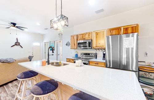 Port St. Joe House | Brand-new home with hangar, central AC, & full kitchen - dog-friendly