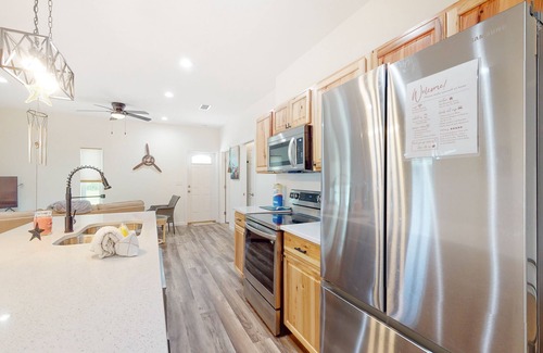 Port St. Joe House | Brand-new home with hangar, central AC, & full kitchen - dog-friendly
