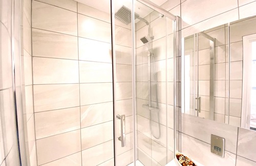 Islington Apartment | Brand New Huge Luxury 4 Bedroom 3 Bath Flat In Angel (Zone 1) for Max 13 Guests