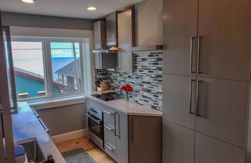 Oceanside Apartment | BRAND NEW! Immaculate apartment with Ocean views! Walk to the Beach!