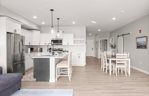 Camdenton Condo | *Brand New - Lake front~ Screened in Porch ~ 2 PWC & 12 x 32 slip