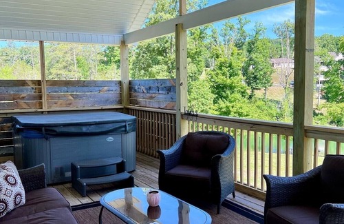 Maynardville House | Brand New Lake House on Norris Lake ~ Includes Paddle Boards and Kayaks!