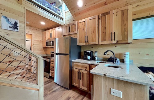 Hiawassee Cottage | Brand New! Lakeview Tiny Home in Downtown Hiawassee