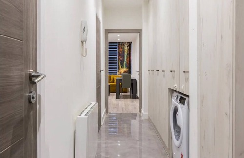 Edgware House | Brand new large studio edgware high street