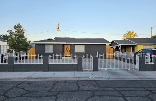Downtown Las Vegas House | Brand new listing introductory discounted rate/Downtown LV Jewel/2 BD 2 Bath Hse