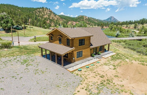 Deckers Cabin | Brand new log cabin on Gold Medal Waters, Deckers
