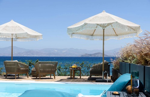 Ampelas Apartment | Brand-New Luxurious Private Seafront Studio