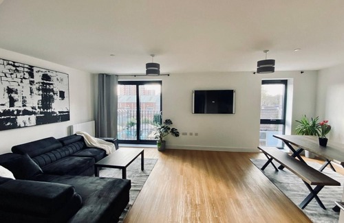 Southville Apartment | Brand New Luxury Beautiful Penthouse in Bristol