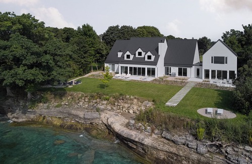 Wellington House | Brand new luxury custom built lake house with 130 ft frontage on Lake Ontario
