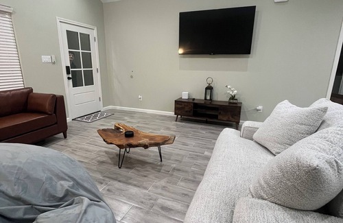 Beaumont House | Brand New Modern 3-bedroom house in Beaumont with WiFi and Netflix