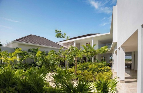 Casa de Campo Villa | Brand New & Modern 5Bdr Villa @ CDC! Pool, Jacuzzi and BBQ