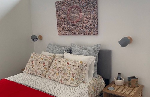 Glen Ellen Cottage | Brand new modern cottage in the heart of Glen Ellen on Sonoma Creek.