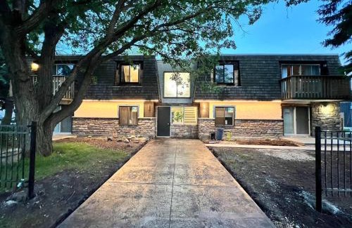 Southwest Edmonton House | Brand New Modern Flat 2br1ba Whyte And University