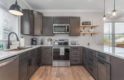 Travelers Rest House | Brand New Modern House - Walk to Main Street