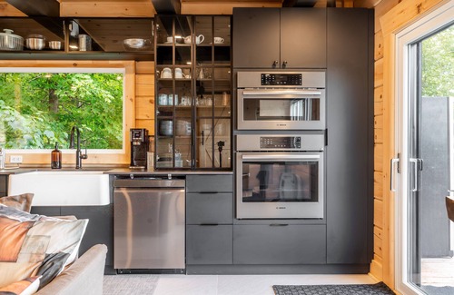Mandeville Ski Chalet | Brand-New Mountain Chalet w/Hot Tub and Stunning Panoramic Views-Pet friendly!