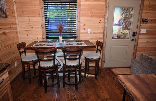 Brasstown Cabin | *BRAND NEW* Mountain View Cabin close to the Folk School with Gas Fire Pit & Hot Tub