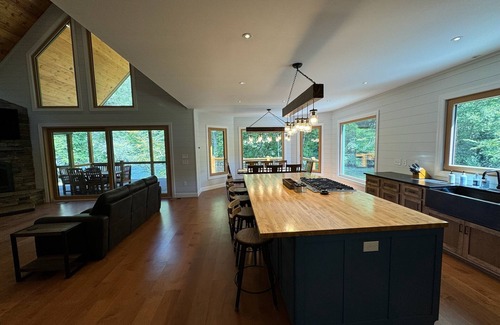Nantahala Cabin | Brand New Riverfront Retreat – Ultimate Privacy, Stunning Views, & Dog-friendly!