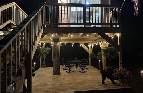 Circleville Cabin | Brand new Rustic Treehouse on the Scenic Big Darby Creek Sleep under the stars.