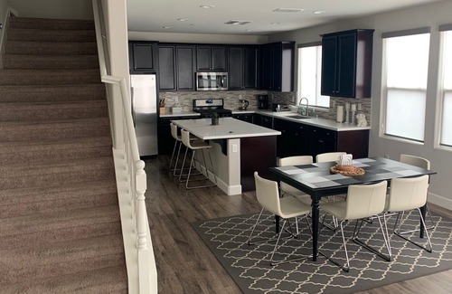 Davis House | Brand New Spacious 3 bedroom House, 2.5 miles away from UCD