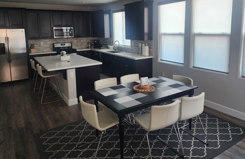 Davis House | Brand New Spacious 3 bedroom House, 2.5 miles away from UCD