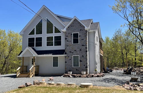 Briar Crest Woods House | Brand new, spacious 5-bedroom house in Blakeslee with WiFi and game room