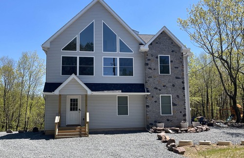 Briar Crest Woods House | Brand new, spacious 5-bedroom house in Blakeslee with WiFi and game room