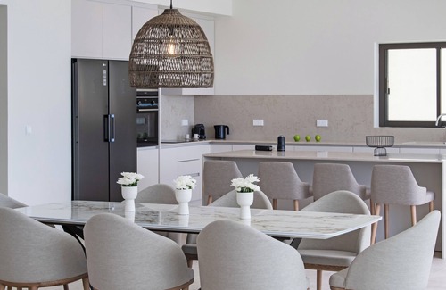 Perigiali Villa | Brand new Spacious 6 bedroom villa with stunning view, close to beach.