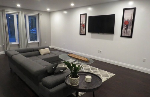 Innisfil Cottage | Brand New Spacious Cottage by Simcoe lake