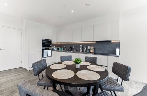 Streatham Apartment | Brand New Splendour- Perfect Location-Great Views!