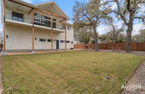 Lakeland Park Apartment | Brand New Studio Apt w King Bed Kitchenette in Steiner Ranch by Austin Vacay