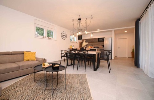 Pula House | Brand new top villa * heated pool, barbecue, only 2 km from the sea